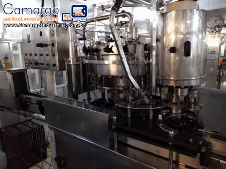 Linha de envase para bebidas com g�s carbonatadas refrigerantes  2.400 garrafas / hora Zegla