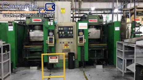 Prensa dupla hidr�ulica para vulcaniza��o de pe�as t�cnicas de borracha Pan Stone 200 toneladas