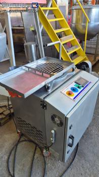 Temperadeira em inox para chocolate com mesa vibratria 100 kg / h Hebleimar